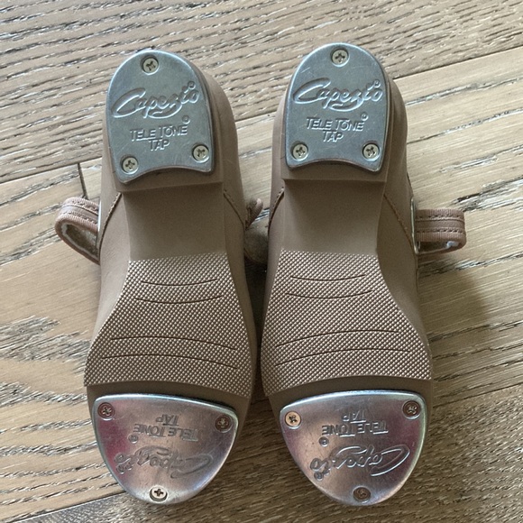 Kids tap shoes worn once - Picture 2 of 3